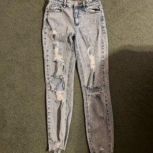 Light wash ripped jeans!